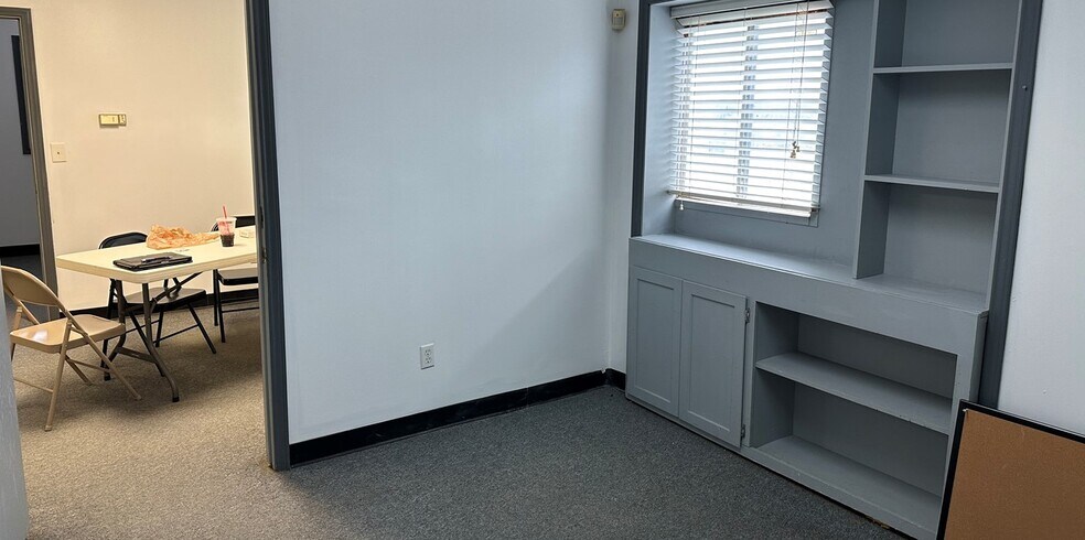 More Photos Of 642 US Highway 80 E, Sunnyvale Flex For Lease