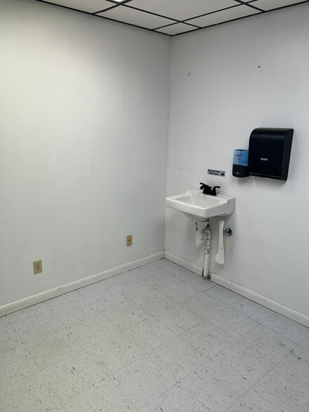 More Photos Of 198 George St, Beckley Research And Development For Lease