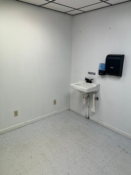 More Photos Of 198 George St, Beckley Research And Development For Sale