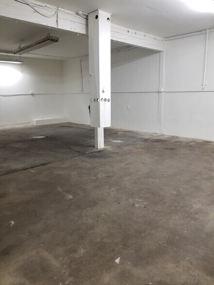 More Photos Of 425 E 58th St, Los Angeles Warehouse For Lease