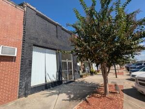 More Photos Of 402 Calhoun St, Johnston General Retail For Sale
