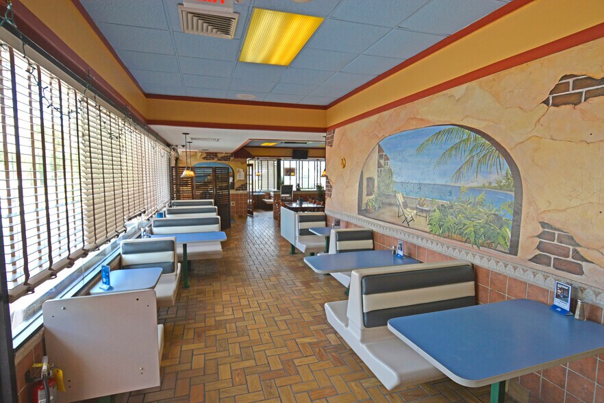 More Photos Of 101 N Us-17, Palatka Drugstore For Sale