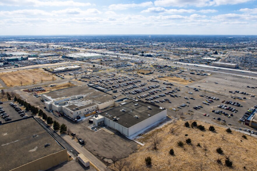 More Photos Of 2020 Adams St, Mankato General Retail For Sale