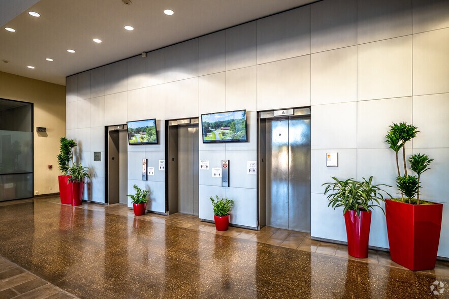 More Photos Of 100 N Central Expy, Richardson Office For Lease