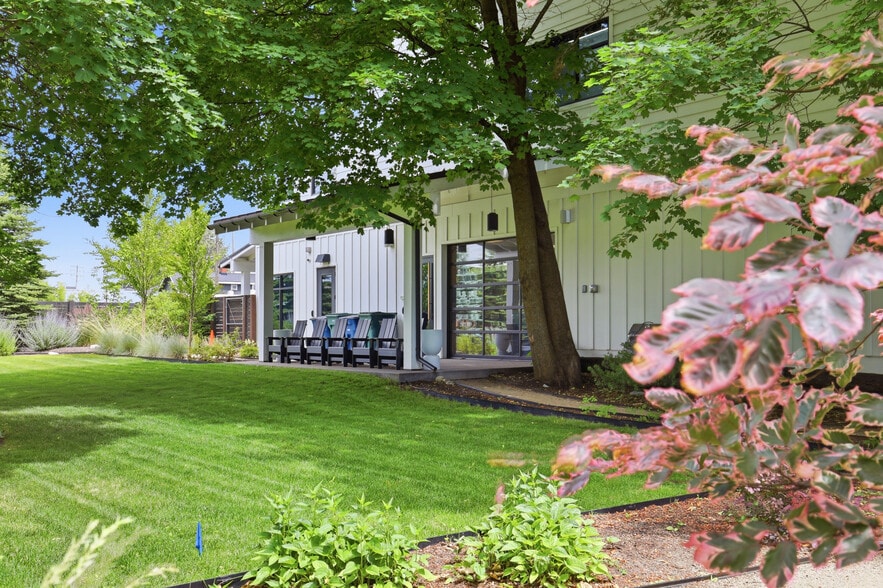 More Photos Of 9493 N Government Way, Hayden Office For Sale
