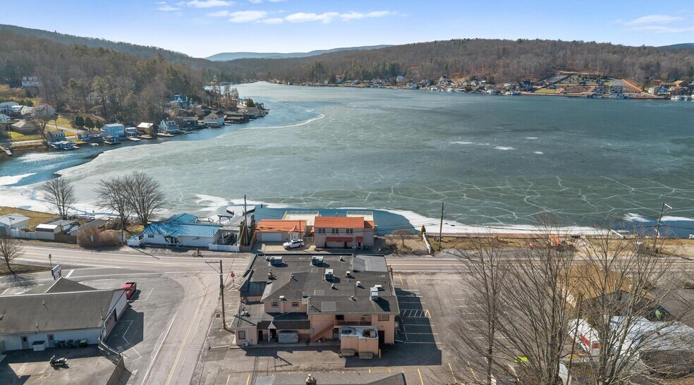 More Photos Of 31 Lakeside Dr, Harveys Lake Restaurant For Sale