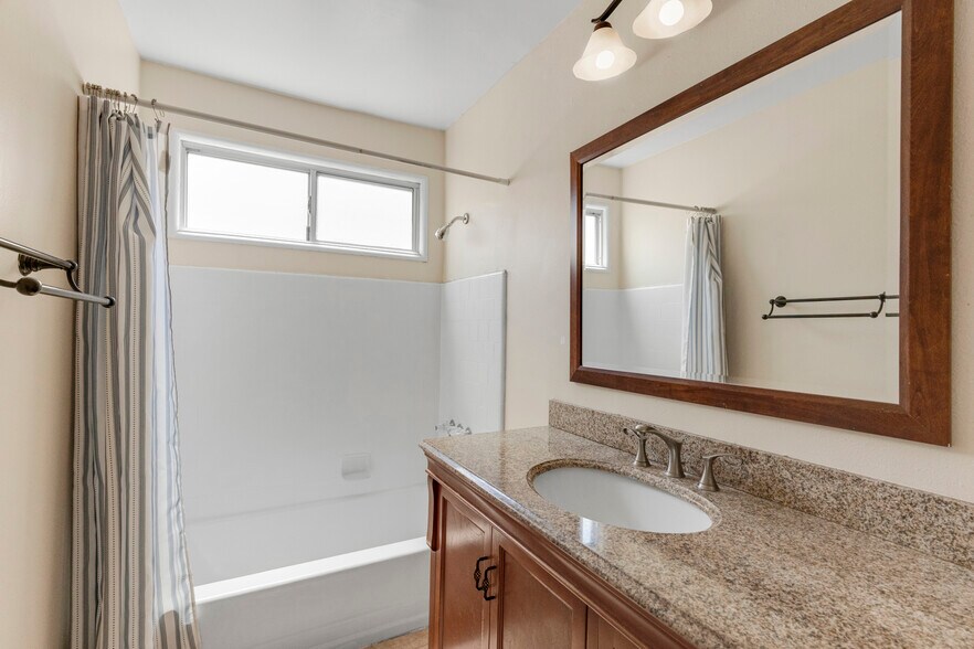 More Photos Of 4956-4960 Kester Ave, Sherman Oaks Apartments For Sale