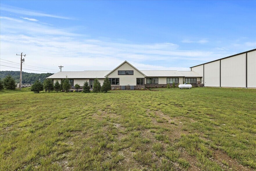 More Photos Of 241 Industrial Park Rd, Mountain City Warehouse For Sale