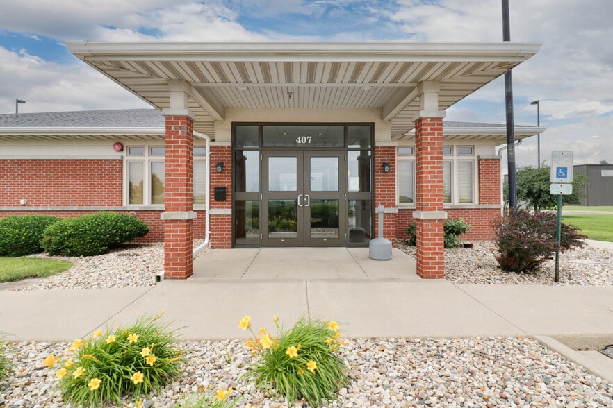 More Photos Of 407 Detroit Ave, Bloomington Office For Sale