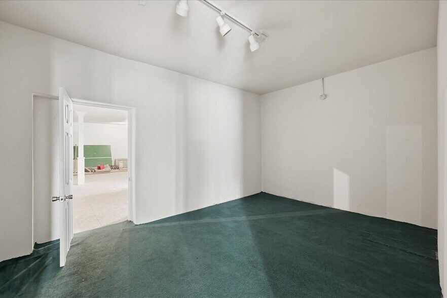 More Photos Of 437 SW 3rd St, Fruitland Freestanding For Sale