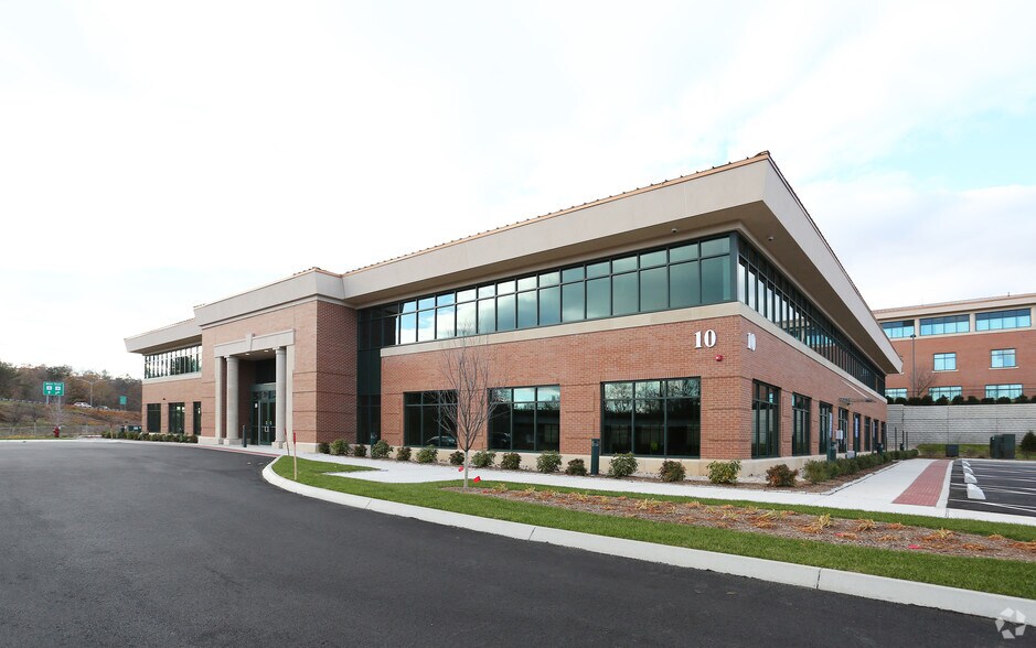 Primary Photo Of 10 Birdseye Rd, Farmington Medical For Lease