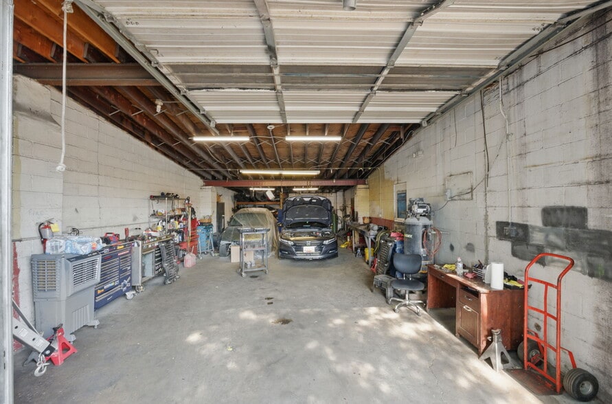 More Photos Of 303 S Eaton St, Baltimore General Retail For Sale