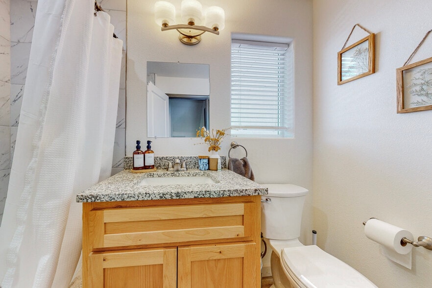 More Photos Of 615 Iron Ave SW, Albuquerque Apartments For Sale