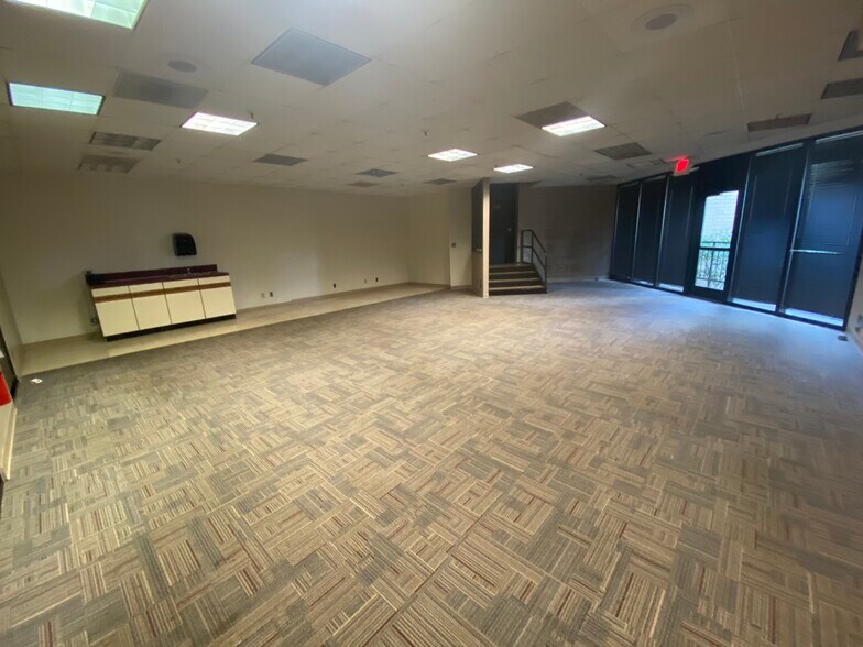 More Photos Of 400 W Tuscarawas St, Canton Office For Sale