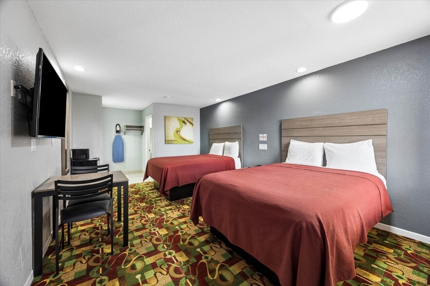 More Photos Of 15101 S Interstate 35, Buda Hotel For Sale