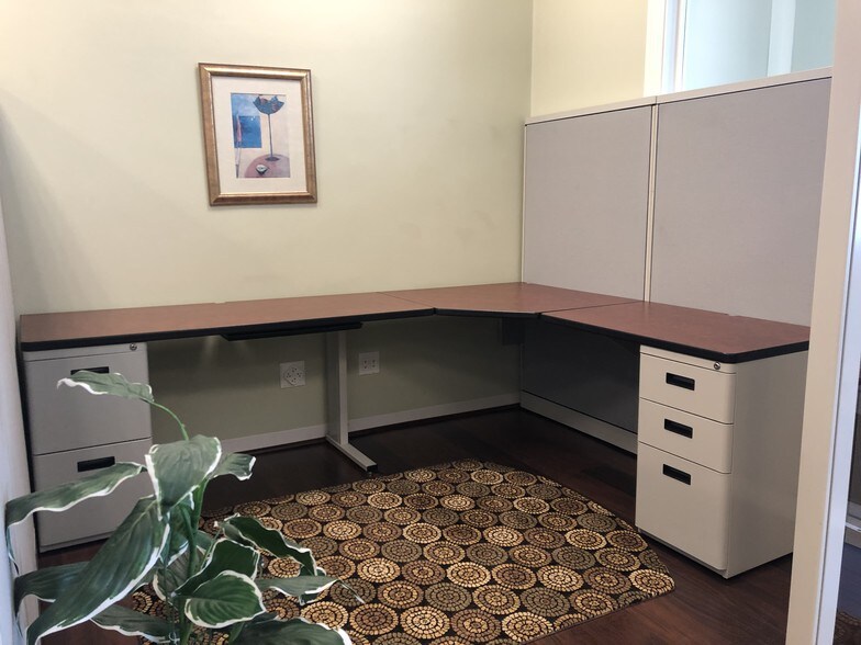 More Photos Of 4-6 Barlows Landing Rd, Pocasset Storefront Retail Office For Sale
