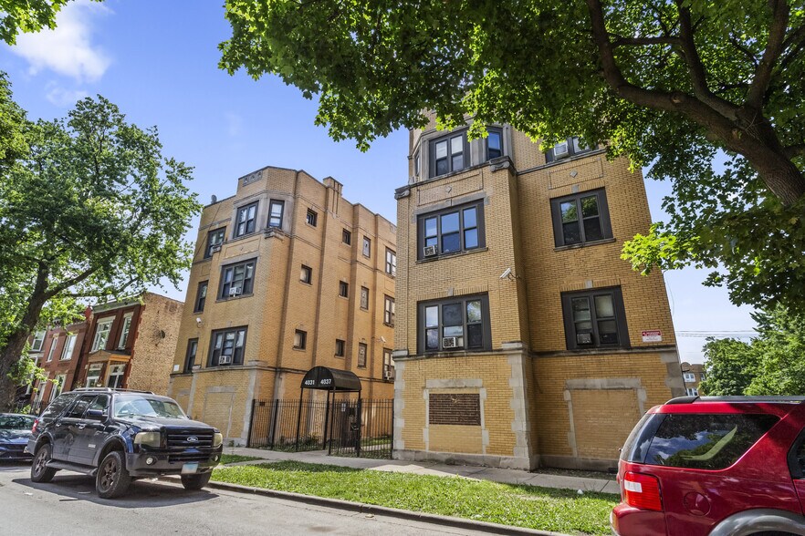 Primary Photo Of 4031 W Gladys Ave, Chicago Apartments For Sale