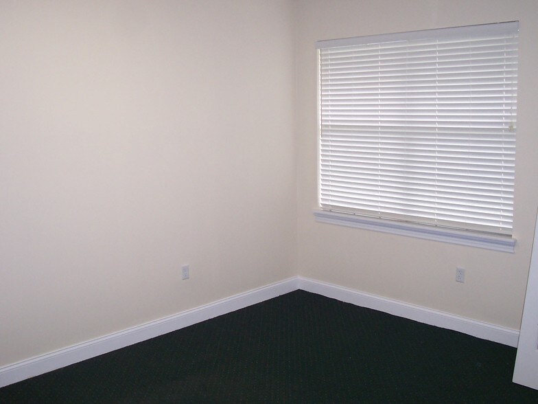 More Photos Of 8833 Perimeter Park Blvd, Jacksonville Office For Lease
