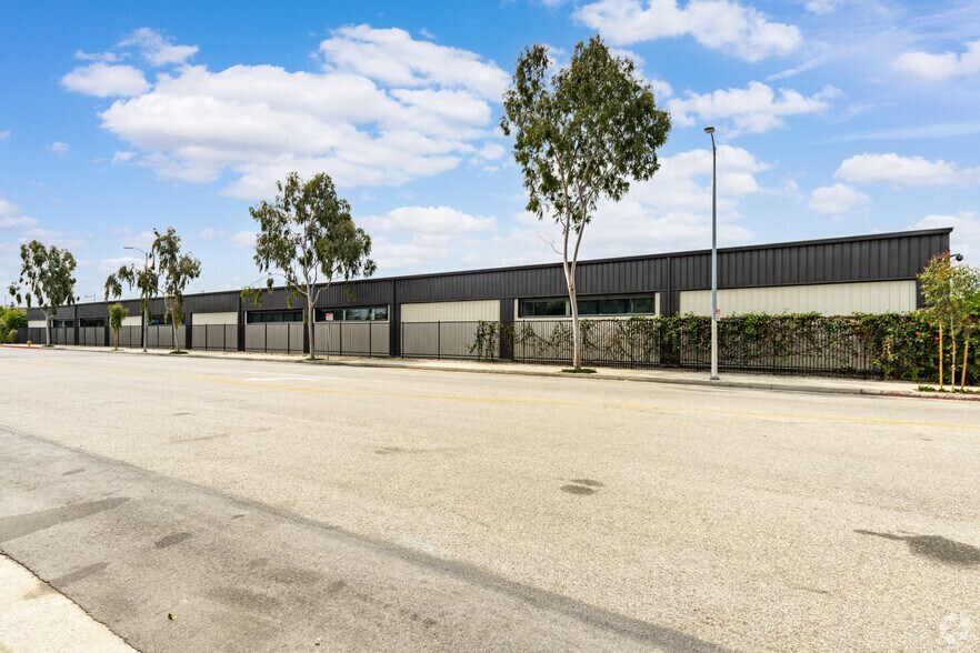 More Photos Of 13031 W Jefferson Blvd, Los Angeles Loft Creative Space For Lease