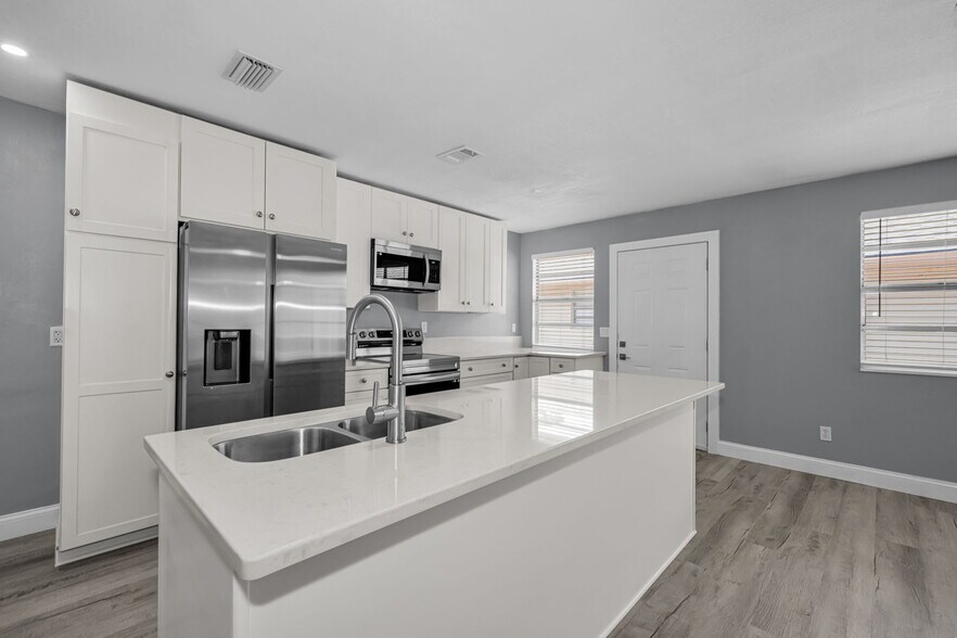 More Photos Of 1231 Illinois Ave, Palm Harbor Apartments For Sale
