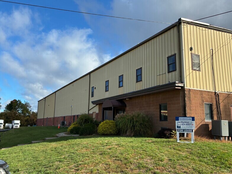 More Photos Of 400 Mason Rd, Fairport Warehouse For Lease