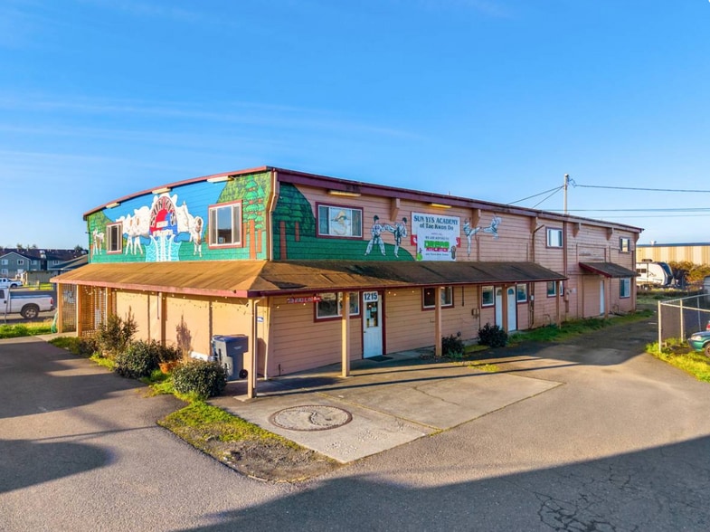 Primary Photo Of 1215 Giuntoli Ln, Arcata Flex For Sale