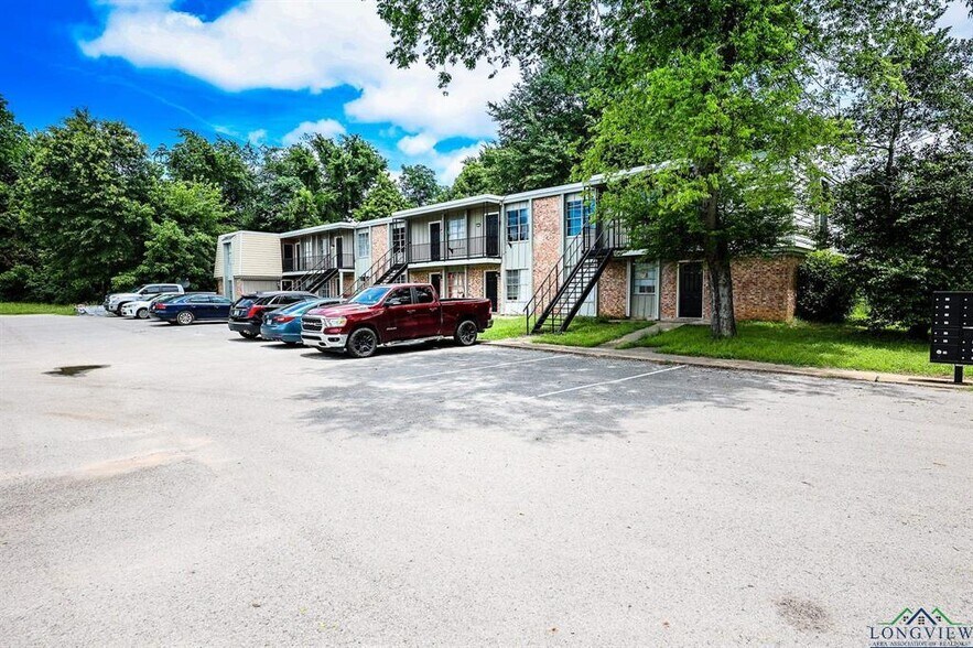 More Photos Of 222 W Gilmer St, Big Sandy Apartments For Sale