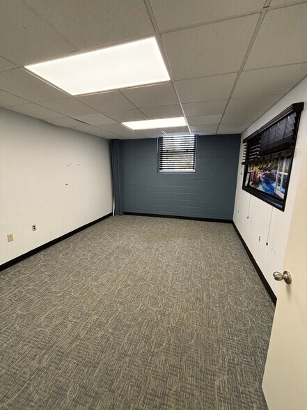 More Photos Of 202 S 6th St, Emmaus Light Manufacturing For Sale