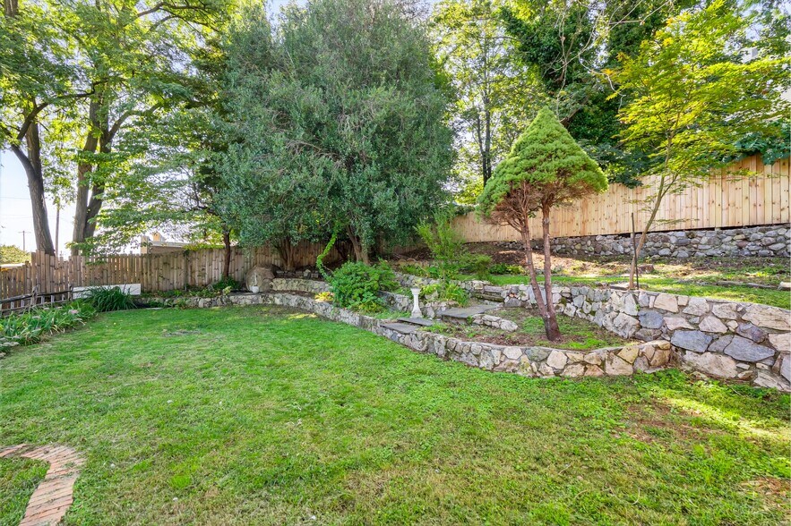 More Photos Of 153 Route 9W, Haverstraw Veterinarian Kennel For Sale