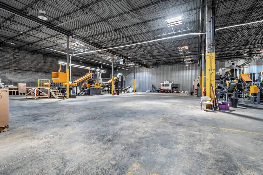 More Photos Of 40 Poplar St, Scranton Warehouse For Lease