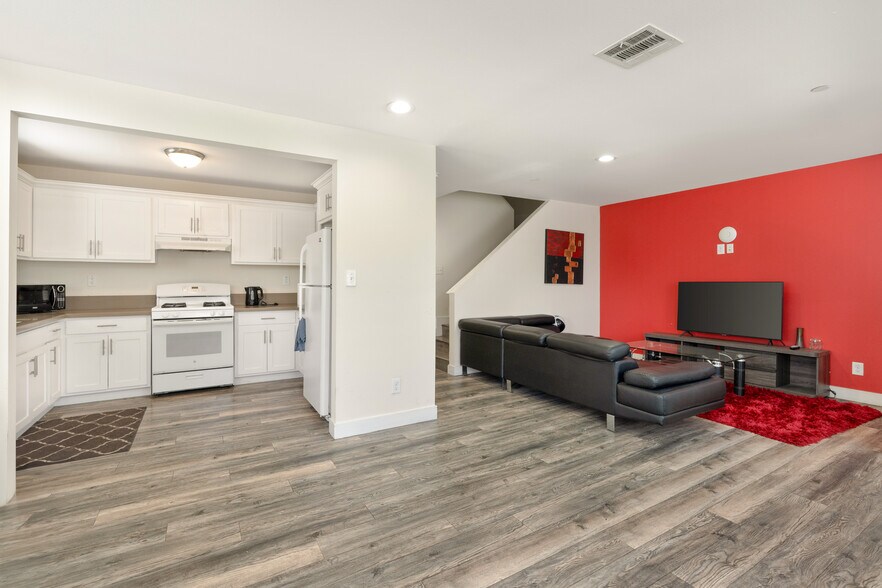 More Photos Of 2435 Lancaster Ave, Los Angeles Apartments For Sale