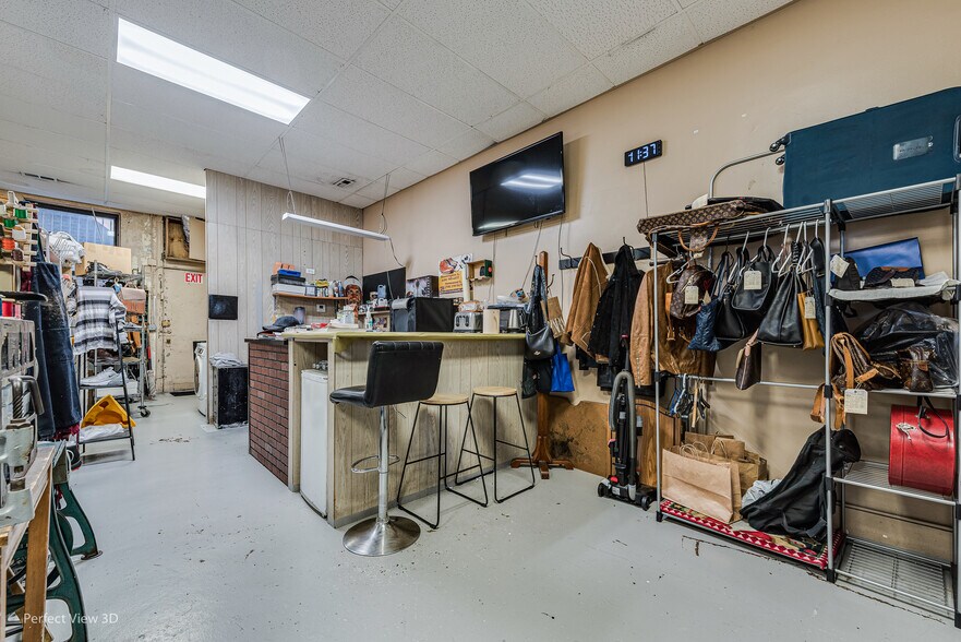 More Photos Of 1956 Ridge Rd, Homewood Storefront Retail Residential For Lease