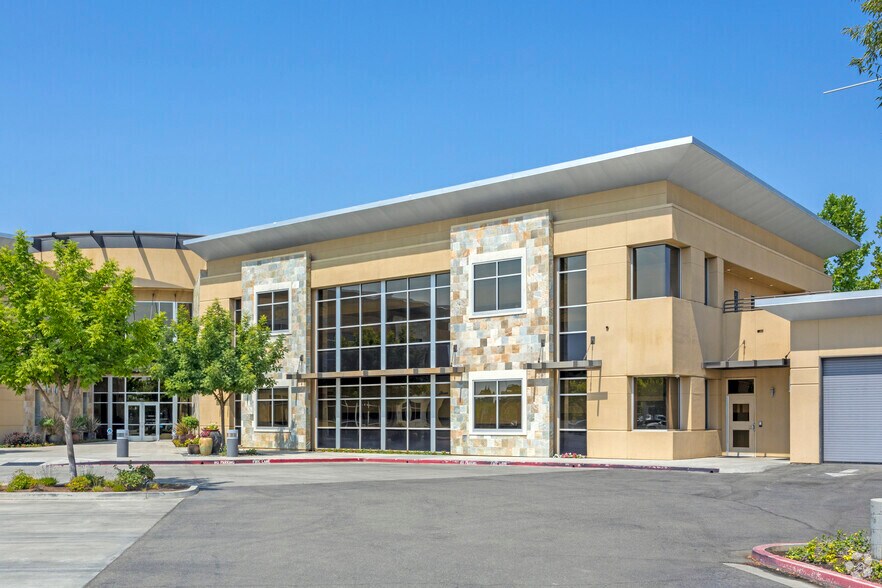 More Photos Of 7600-7604 N Palm Ave, Fresno Office For Lease