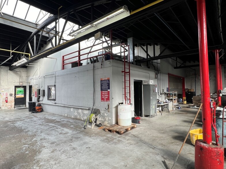 More Photos Of 4516 N Elston Ave, Chicago Service For Sale