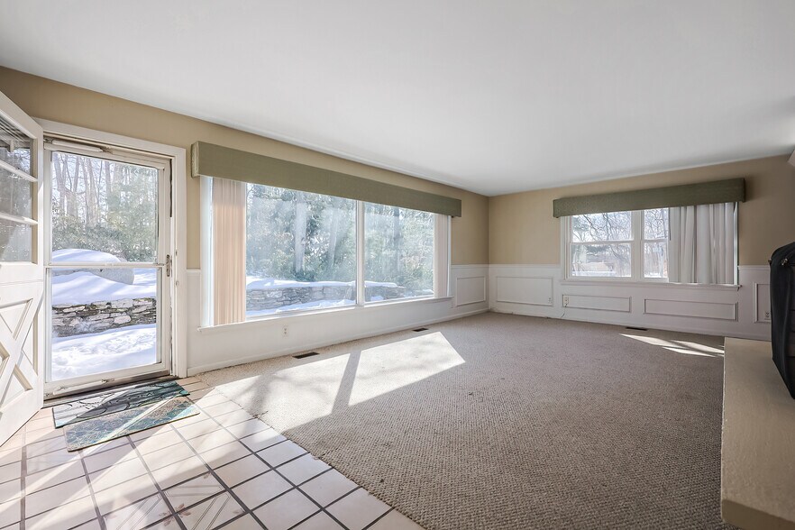 More Photos Of 338 Church St, Whitinsville Medical For Sale