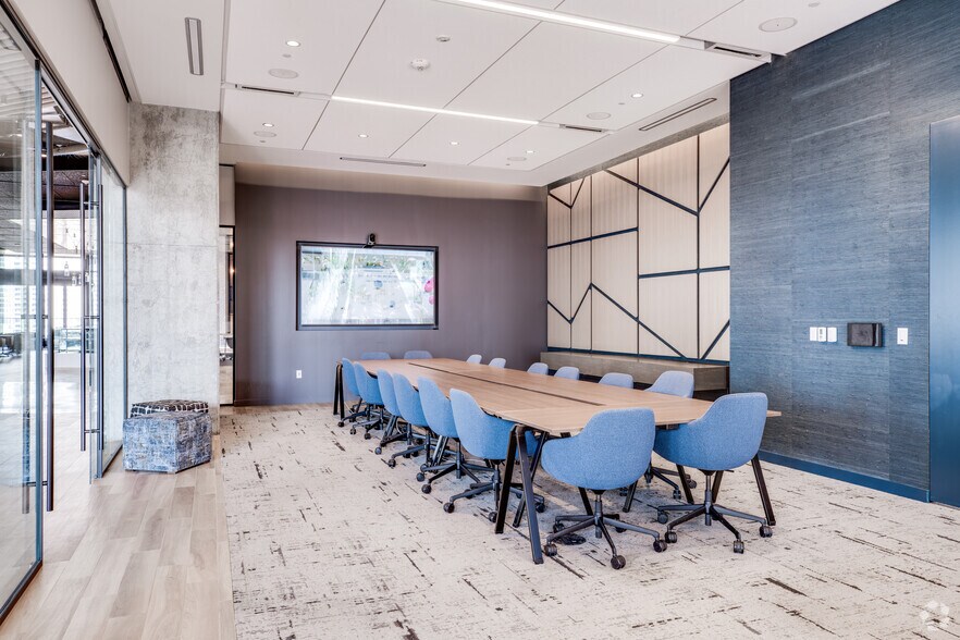 More Photos Of 405 Colorado St, Austin Office For Lease