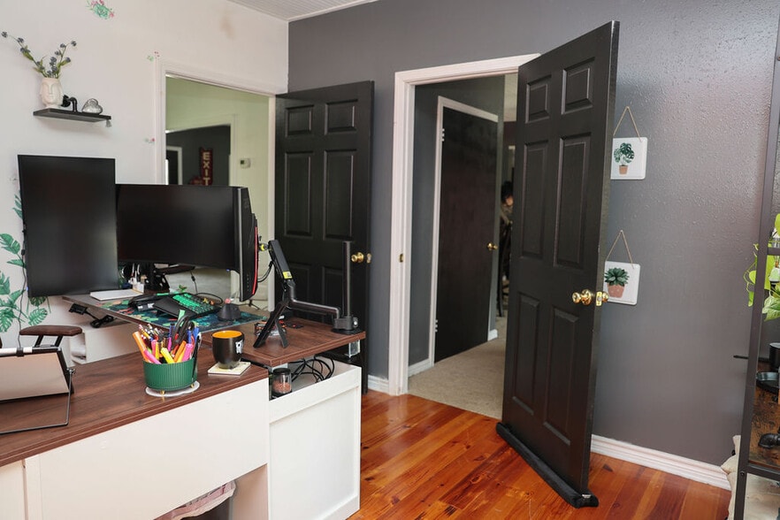 More Photos Of 502 Staitti St, Humble Office Residential For Sale