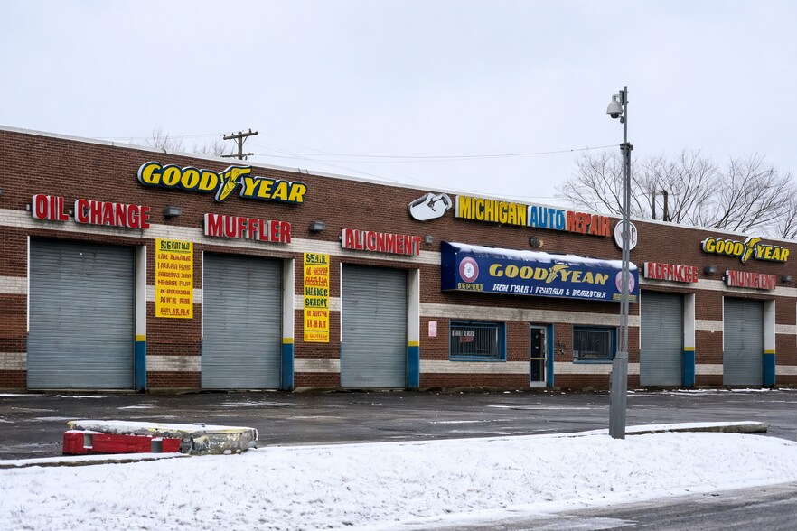 Primary Photo Of 14201-14231 Wyoming St, Detroit Auto Repair For Lease