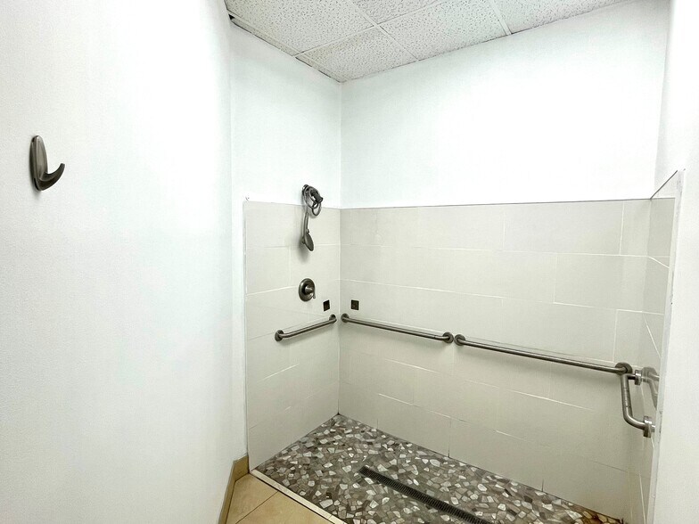 More Photos Of 4301 W Sunrise Blvd, Plantation Unknown For Lease
