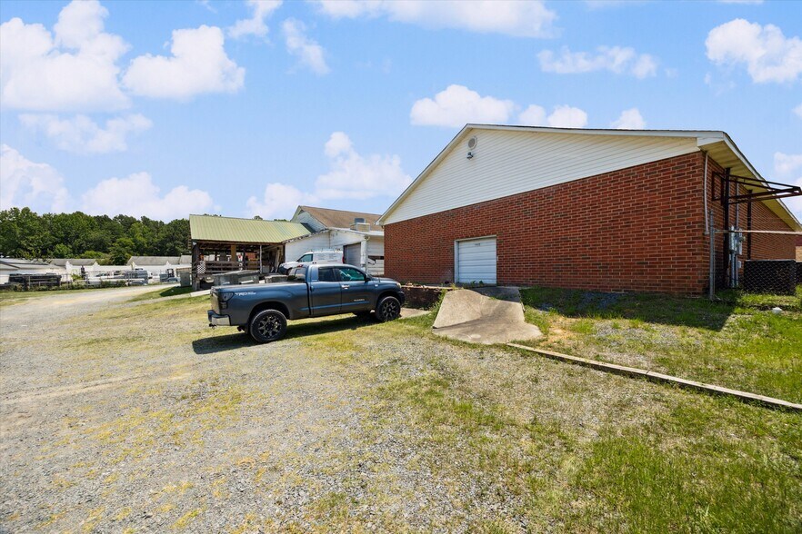 More Photos Of 12048 Stallings Commerce Dr, Matthews Storefront Retail Office For Sale