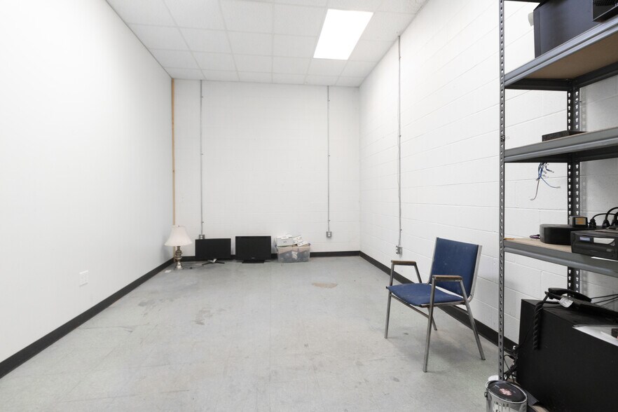 More Photos Of 90 Stonecoal Rd, Horner Freestanding For Lease