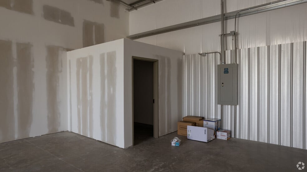 More Photos Of 1850 Chespark Dr, Gastonia Warehouse For Lease