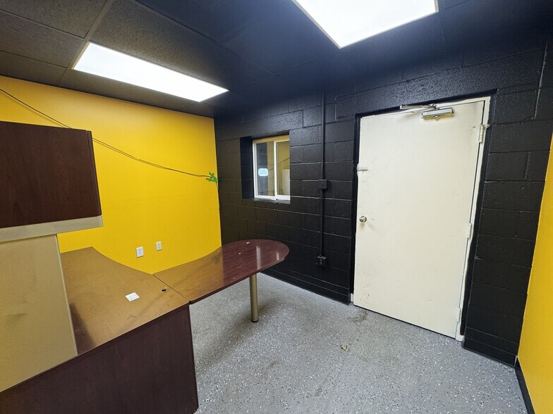 More Photos Of 9430 Earley Dr, Hagerstown Service For Lease