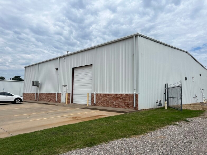 More Photos Of 7428 Melrose Ln, Oklahoma City Warehouse For Lease