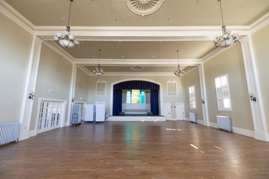 More Photos Of 7220 Woodlawn Ave, Seattle Freestanding For Sale