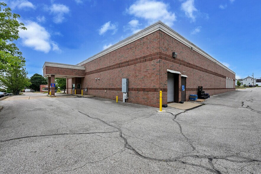 More Photos Of 207 N Court St, Medina Freestanding For Lease