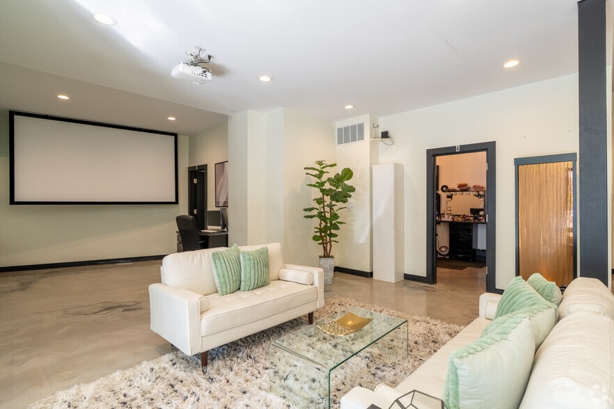 More Photos Of 7185 Manchester Rd, Maplewood Coworking Space