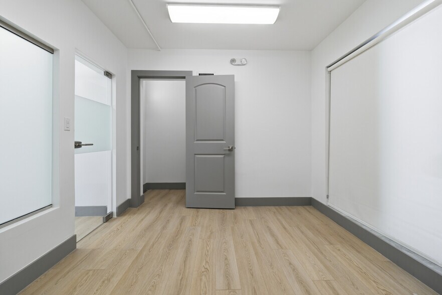 More Photos Of 470 NW 22nd Ave, Miami Office For Sale