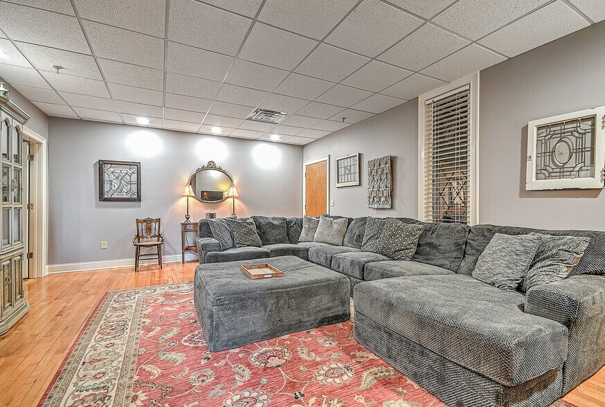 More Photos Of 220 Broad St, Kingsport Flex For Sale