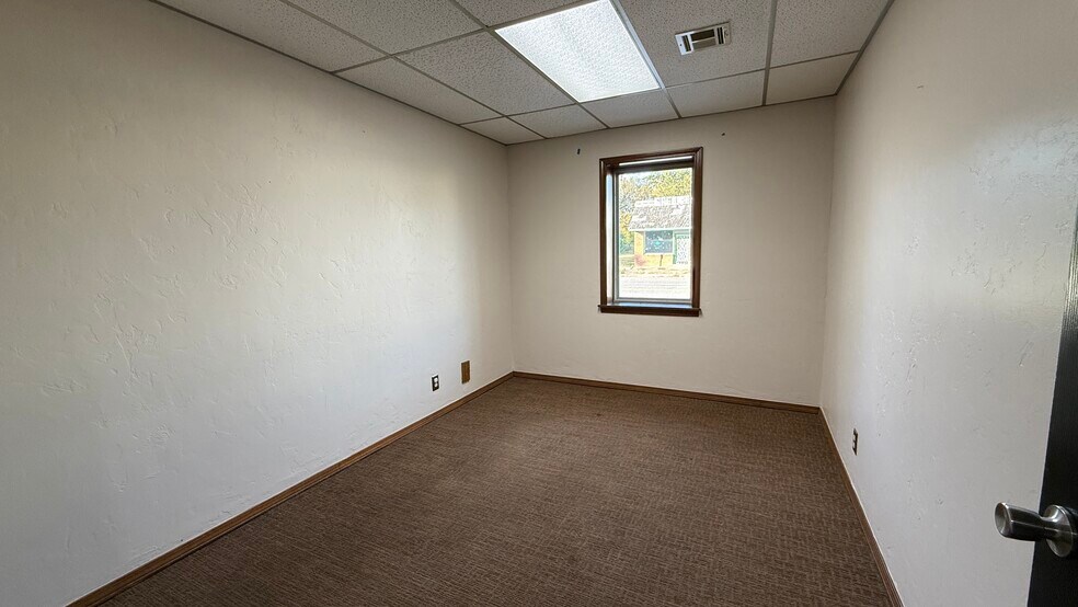 More Photos Of 1001 W Broadway St, Muskogee Medical For Sale